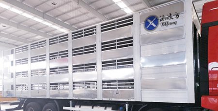 新款封闭式畜禽运输车 猪苗专用运输车上市